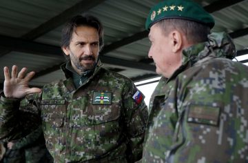 Kaliňák znova nakupuje: Rezort obrany plánuje nakúpiť uniformy za desiatky miliónov eur