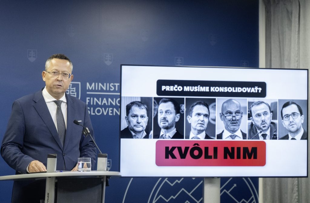 V rámci ohlásených konsolidačných opatrení sa nachádza skrytá hrozba pre pre istú časť Slovákov. Konsolidácia sa ich dotkne fakt tvrdo.