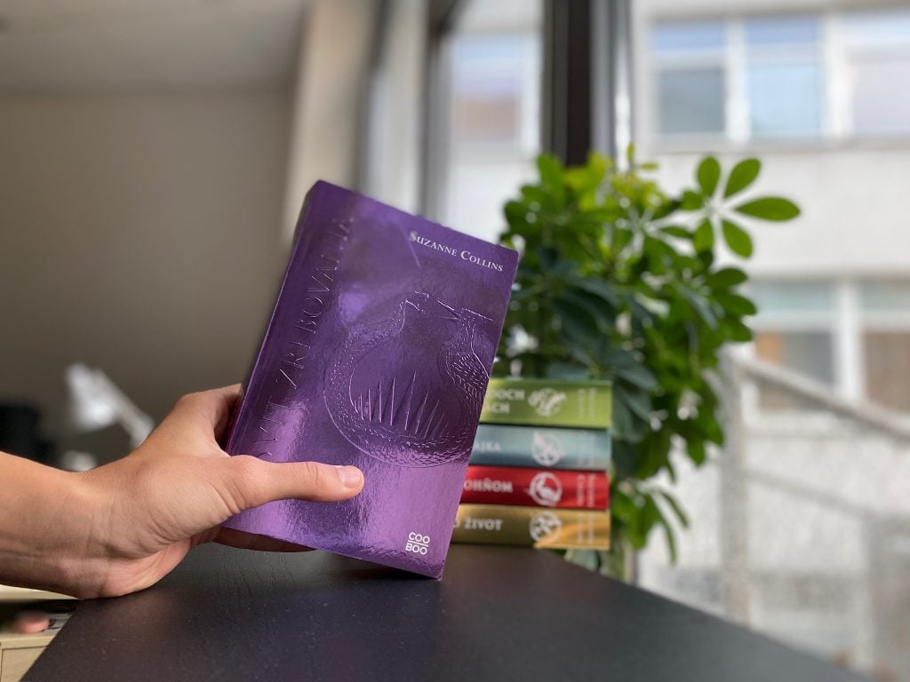 Úsvit žrebovania od Suzanne Collins ťa vezme do arény, kde je koniec života len začiatkom hry