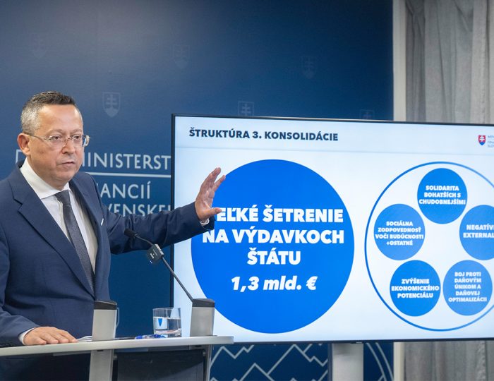 Kamenický predstavil ďalšiu etapu konsolidácie. Slováci budú viac pracovať a platiť vyššie odvody. Toto nás čaká