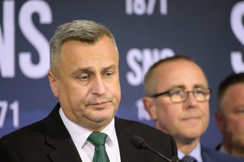 Andrej Danko už viac nie je predsedom poslaneckého klubu Slovenskej národnej strany. Funkcie sa vzdal 9. septembra.