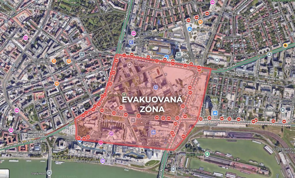 V Bratislave prebieha riskantná operácia, evakuovali tisíce ľudí. Takto to vyzerá na mieste, kde našli bombu