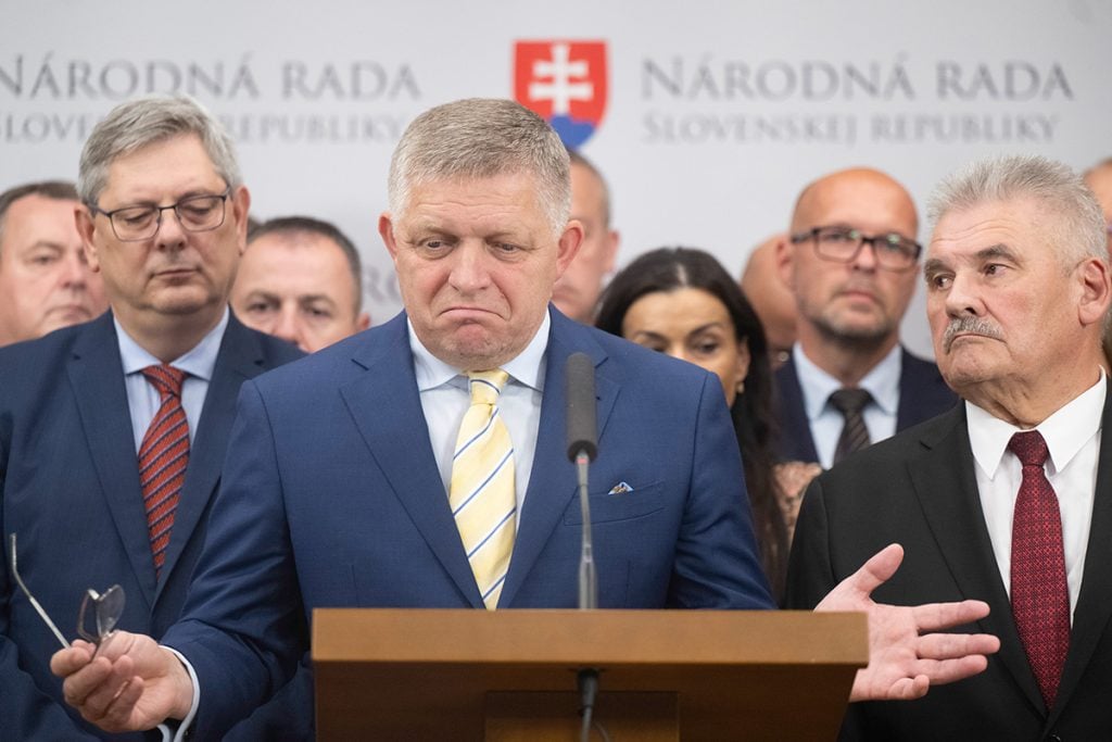 Na hlasovaní v piatok Národná rada SR schválila navrhovanú zmenu ústavy, ktorá sa týka hlavne kultúrno-etických tém.