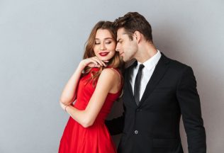 Keď byť milý nestačí: Ako sa zmeniť z nudného partnera na atraktívneho a neodlateľného