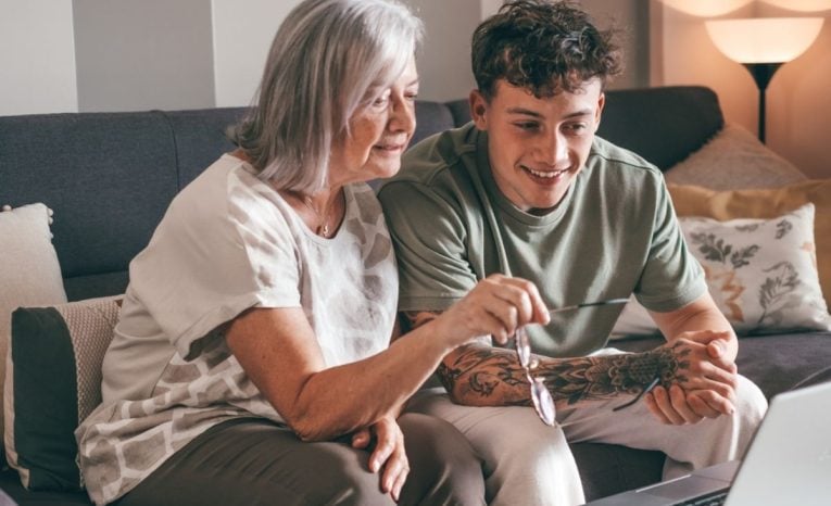 Slová, ktoré si od babky počul miliónkrát: Najklasickejšie rady, ktoré prežili celé generácie