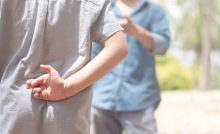 Ako spoznať klamára: Najčastejšie frázy a signály v reči