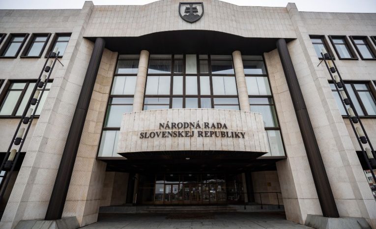 Koalícia mení názor. Namiesto 6. januára by sa mal zrušiť iný deň pracovného pokoja