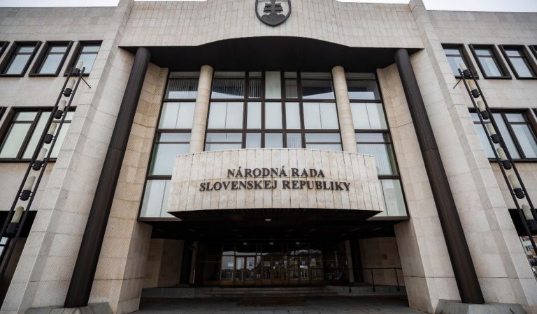 Koalícia mení názor. Namiesto 6. januára by sa mal zrušiť iný deň pracovného pokoja