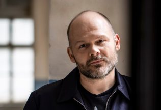 Režisér Michal Kollár o minisérii Neuer: Chcel som, aby každá epizóda ukázala Bratislavu inak (Rozhovor)