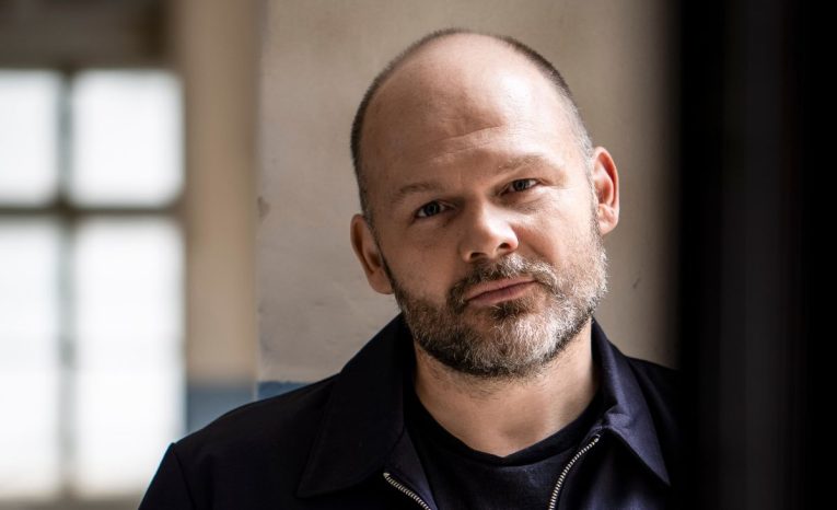 Režisér Michal Kollár o minisérii Neuer: Chcel som, aby každá epizóda ukázala Bratislavu inak (Rozhovor)