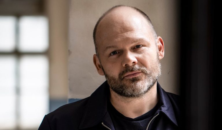 Režisér Michal Kollár o minisérii Neuer: Chcel som, aby každá epizóda ukázala Bratislavu inak (Rozhovor)