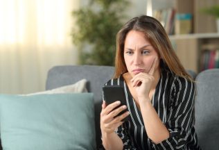 Varovné signály pri online zoznamovaní: Pri týchto frázach treba okamžite zbystriť pozornosť