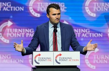 Amerikou otriasla smrť konzervatívneho aktivistu a Trumpovho spojenca. Charlie Kirk bol polarizujúca osobnosť