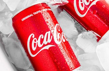 Coca-Cola vo svojom logu skrýva šikovný detail: Ľudia to ani nevedia, no milujú ju vďaka nemu o niečo viac