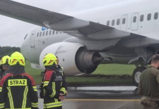 Nebezpečné pristátie. Kvôli lietadlu slovenskej aerolínie museli uzavrieť letisko