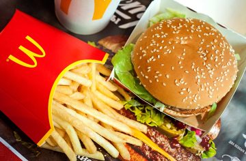 Prečo sú Američania závislejší od McDonald’s ako Slováci? Je za tým tento jeden psychologický trik