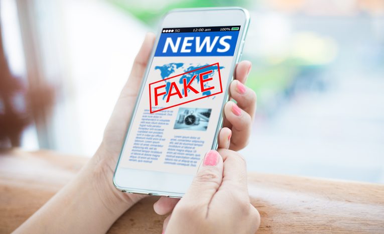 Televízia TA3 bojuje s dezinformáciami. Spustila novú reláciu FEJK OVER