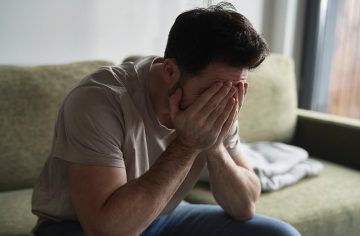 Zoznámil som ju s kamošom, aby mi dala pokoj… Príbehy ľudí, ktorí nechtiac niekomu zničili život