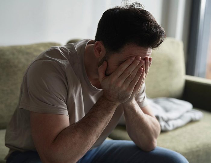 Zoznámil som ju s kamošom, aby mi dala pokoj… Príbehy ľudí, ktorí nechtiac niekomu zničili život
