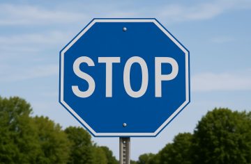 Táto netypická značka mätie Slovákov na cestách. Vieme, čo znamená modrá STOP-ka a čo riskuješ, ak ju ignoruješ