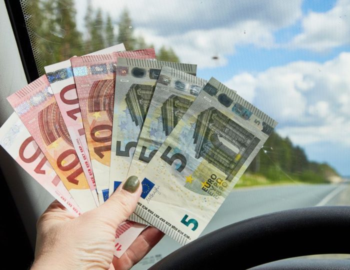 Štát potichu zaviedol nový poplatok: Slovensko zavádza finančnú prirážku, aká tu ešte nebola