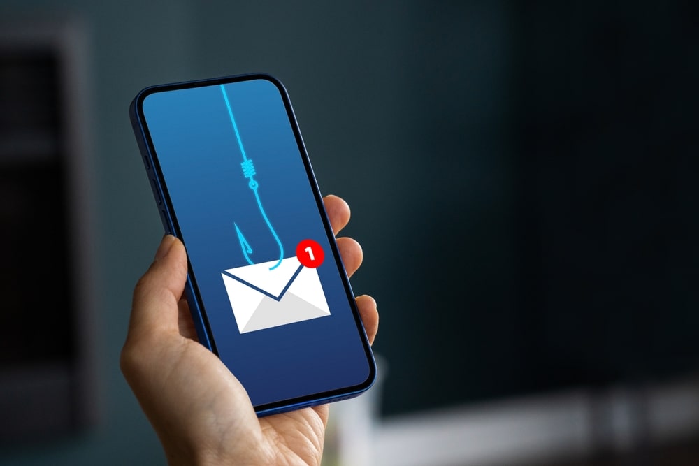 Ak si dostal takúto SMS alebo mail, pozor. Hrozí ti strata účtu aj peňazí

