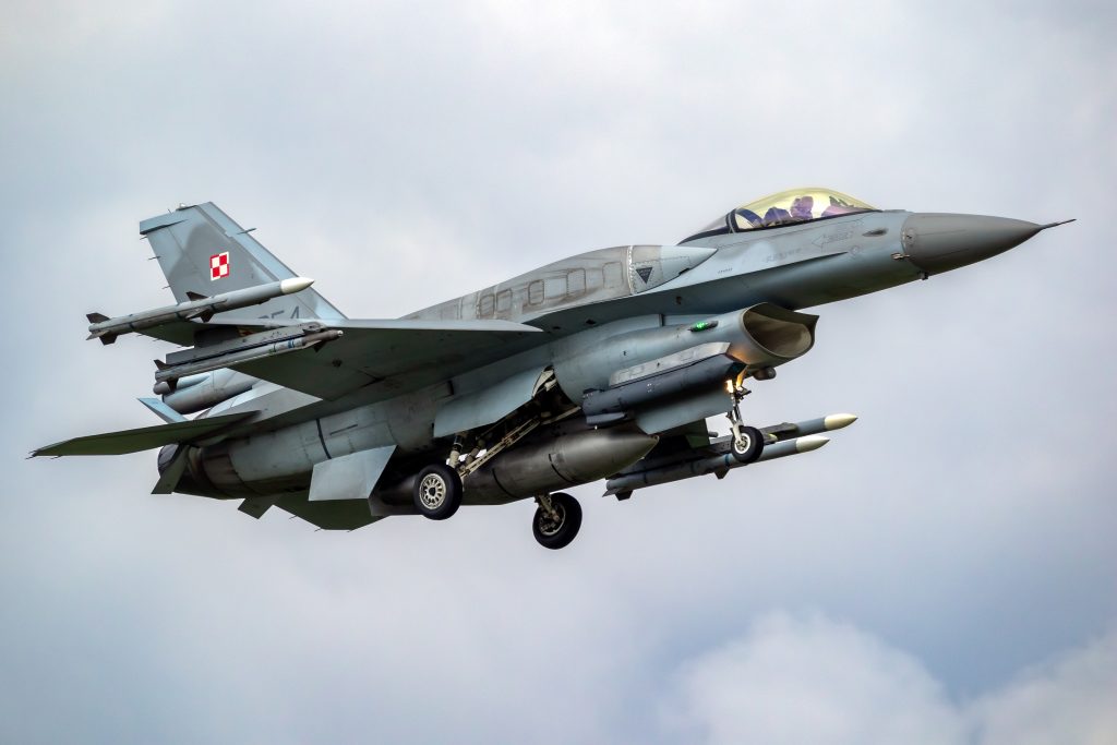 Poľsko v utorok večer čelilo bezprecedentnému narušeniu svojho vzdušného priestoru. Hovorí sa o desiatkach dronov.
