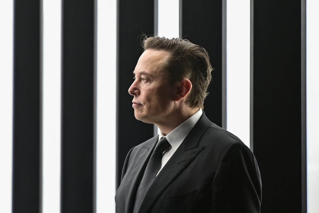 Spoločnosť Tesla v tomto roku nemala úplne vydarené obdobie, jej akcie však v pondelok zaznamenali výrazný nárast.