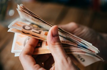 Stále viac mladých Slovákov býva s rodičmi: Za fenomén „mama hotel“ môžu nerealistické ceny bytov