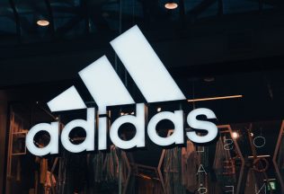 adidas logo značka význam