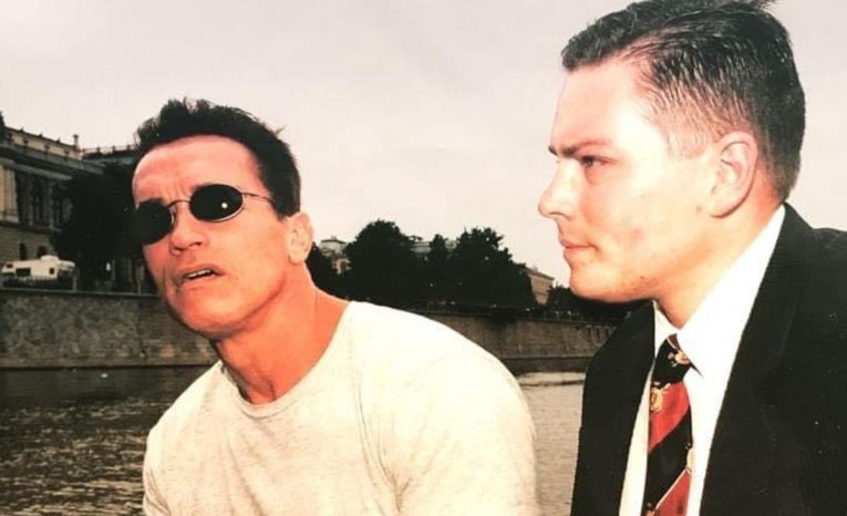 Roman pracoval ako osobný strážca pre Arnolda Schwarzeneggera či Michaela Jacksona. Raz po ňom strieľali z brokovnice