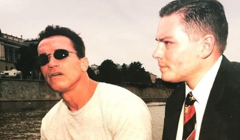 Roman pracoval ako osobný strážca pre Arnolda Schwarzeneggera či Michaela Jacksona. Raz po ňom strieľali z brokovnice