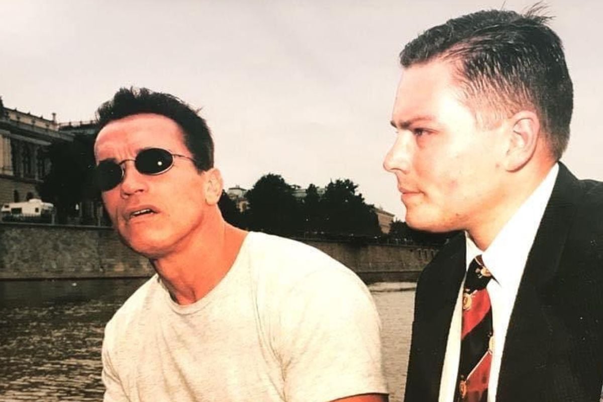 Roman pracoval ako osobný strážca pre Arnolda Schwarzeneggera či Michaela Jacksona. Raz po ňom strieľali z brokovnice