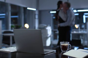 Je vysoká šanca, že ťa partner podvedie v práci? V týchto zamestnaniach je najviac neverníkov