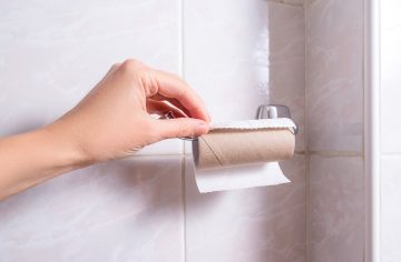 Topánky za dvacku aj lacné gumy. Na týchto veciach sa podľa ľudí šetriť neoplatí