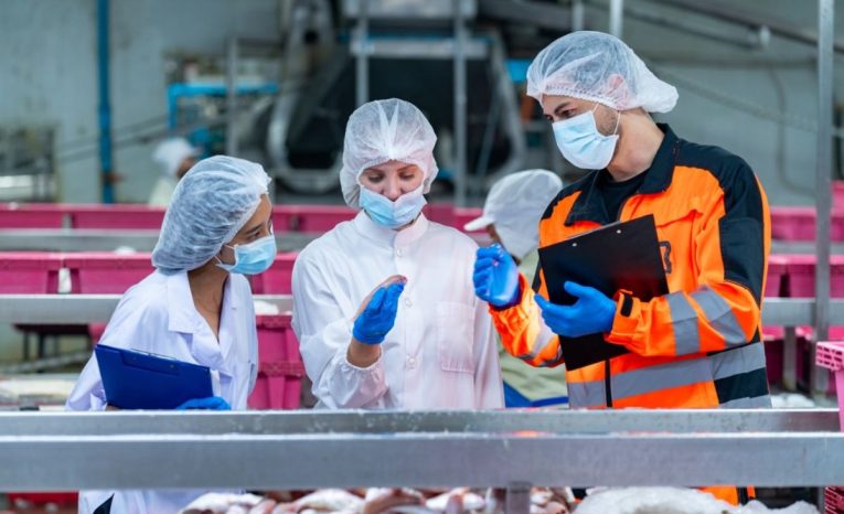 Zvalili na mňa celoštátny výpadok. Príbehy ľudí, ktorí podali výpoveď už po prvom dni práce