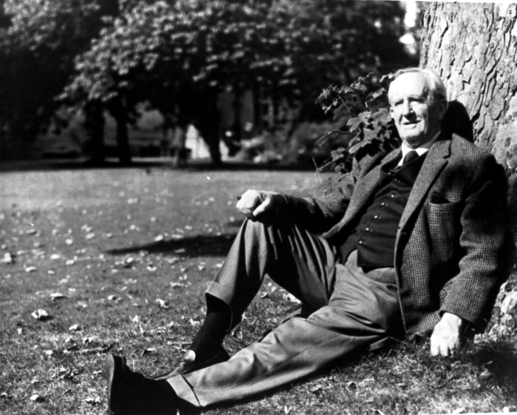 Krásny vianočný príbeh aj legenda o Artušovi: Tolkien a jeho 10 najlepšie hodnotených kníh mimo Stredozeme