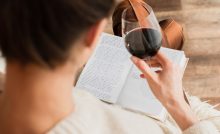 Romanca, ktorá sa nehrá na nežnosť. Kniha Zakázané vody sú najhorúcejší príbeh tohto roka