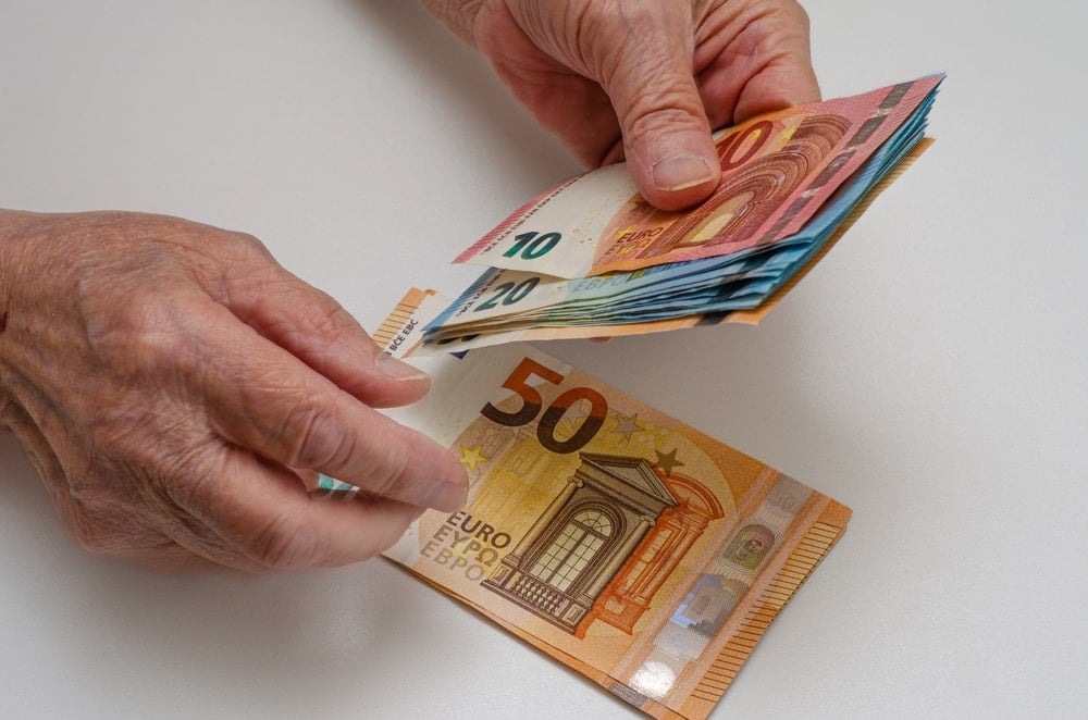 Slovenskí dôchodcovia sa môžu tešiť. V januári prídu hneď dve zvýšenia penzie