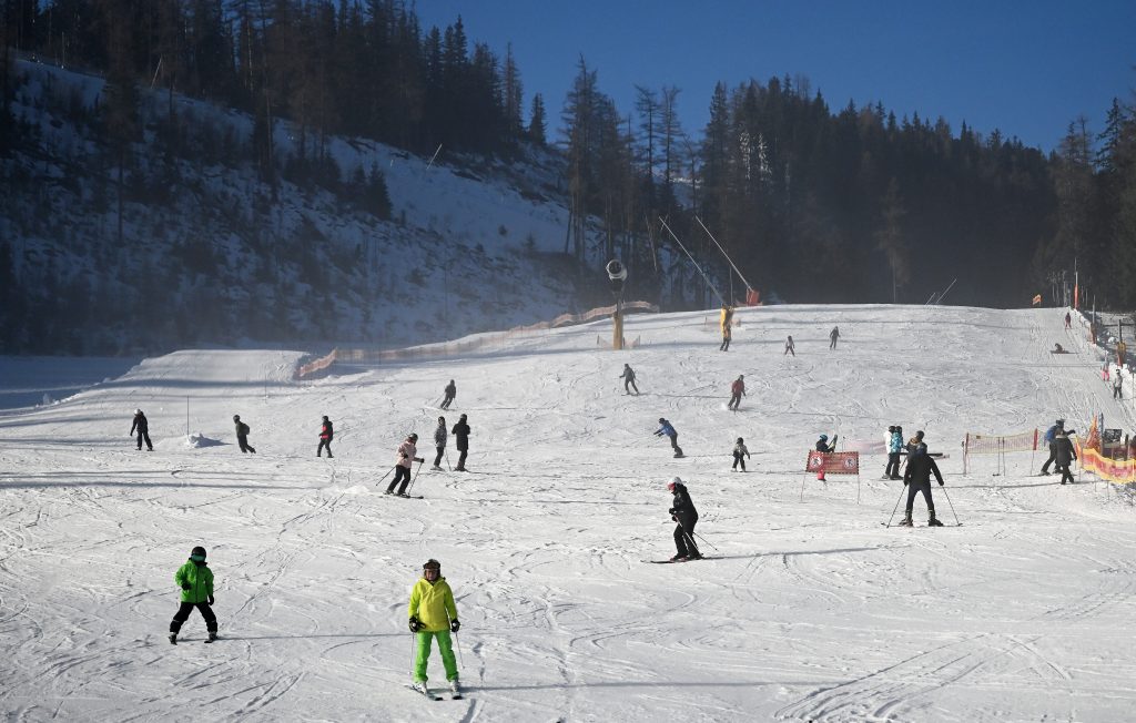 Očakáva sa, že príchod tohtoročnej zimy bude poriadne dramatický. Prvý sneh môže na mnohých miestach sprevádzať snehová kalamita. 