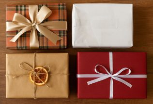 Ako balíš darčeky, taký si človek: toto o tebe prezrádza tvoj štýl balenia