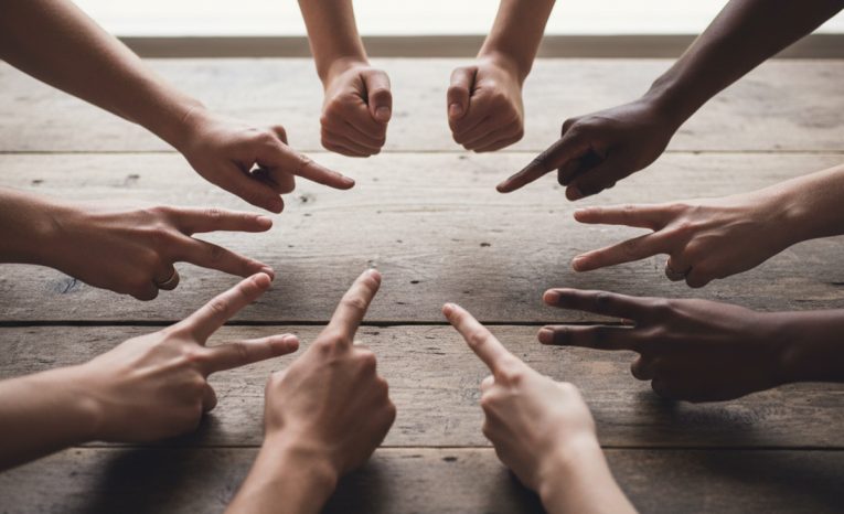 kameň papier nožnice