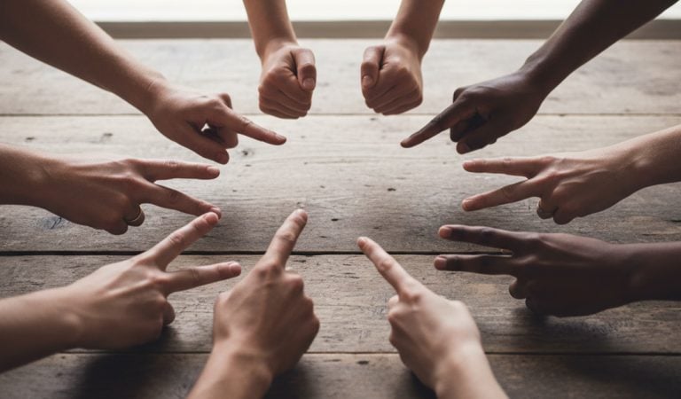 kameň papier nožnice