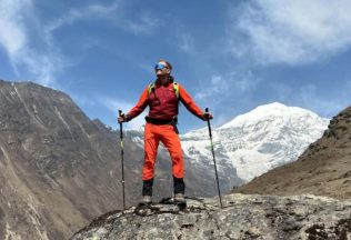 Známy moderátor musel ísť pod skalpel. Fanúšikom sa ohlásil z nemocničného lôžka