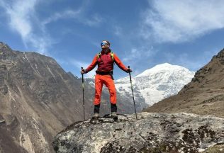 Známy moderátor musel ísť pod skalpel. Fanúšikom sa ohlásil z nemocničného lôžka