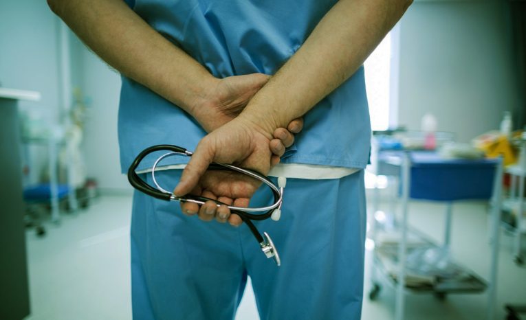 ošetrovateľ nemocnica služby úmrtie