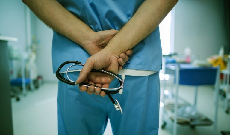 ošetrovateľ nemocnica služby úmrtie