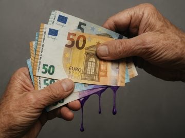 peniaze bankovky sfarbené bankovky peniaze problémy