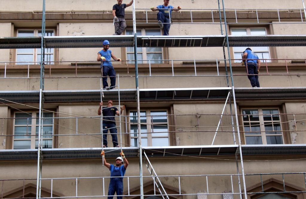 Čo sa stane, ak konsolidácia zlyhá a slovenské financie skolabujú? Takto vyzerá toľkokrát spomínaná "grécka cesta".