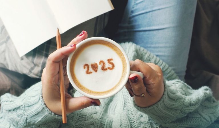 Je tu koniec. Päť rituálov, ktorými môžeš symbolicky uzavrieť rok 2025